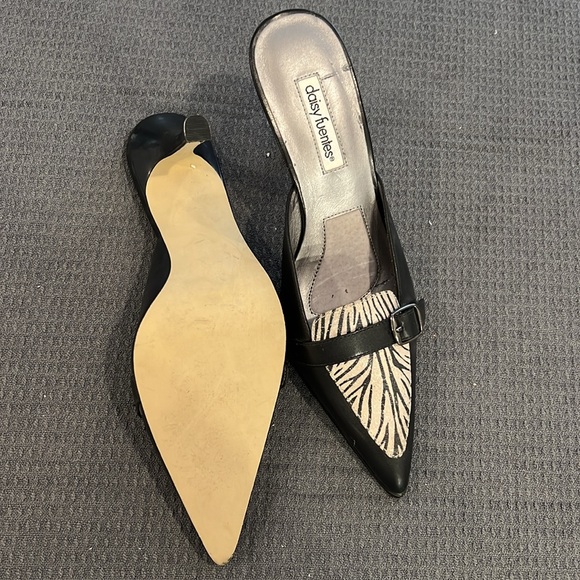 Leather slip on heels size 8.5 - Picture 3 of 5